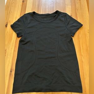 Lululemon black workout t-shirt